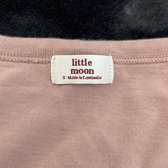 Aritzia crop top.  Colour fawn pink - Picture 4 of 4